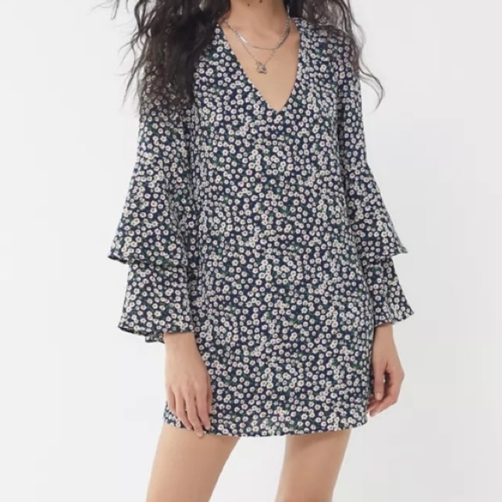 Urban Outfitters Ditsy Daisy Floral Long Sleeve Dress Size Medium Women’s